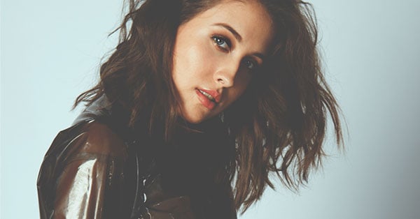 Concorso RTL 102.5 Vinci gratis 2 biglietti per il concerto di Alice Merton in Italia
