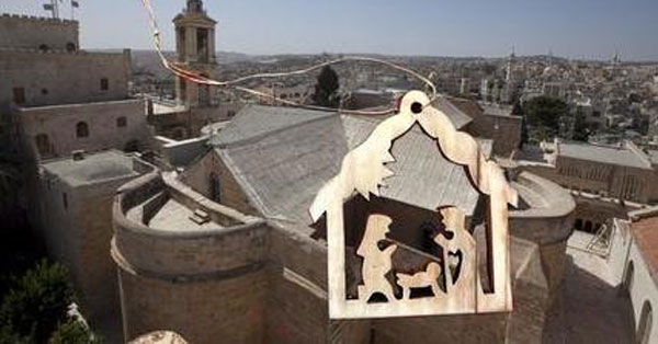 Ricevi gratis il presepe in legno di ulivo di Terra Santa